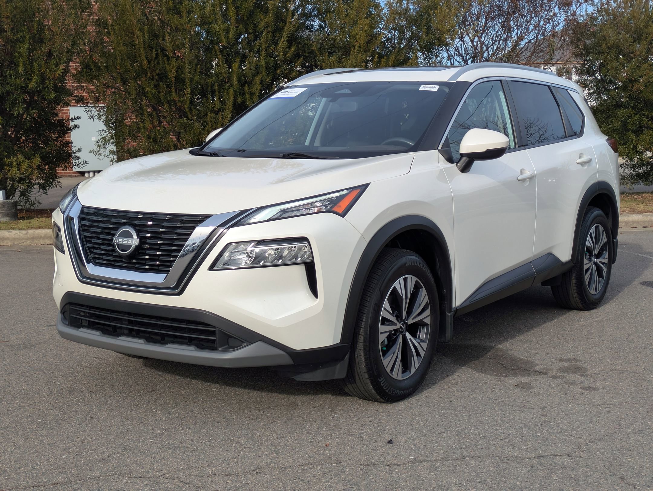 Used 2022 Nissan Rogue SV w/ SV Premium Package image 11