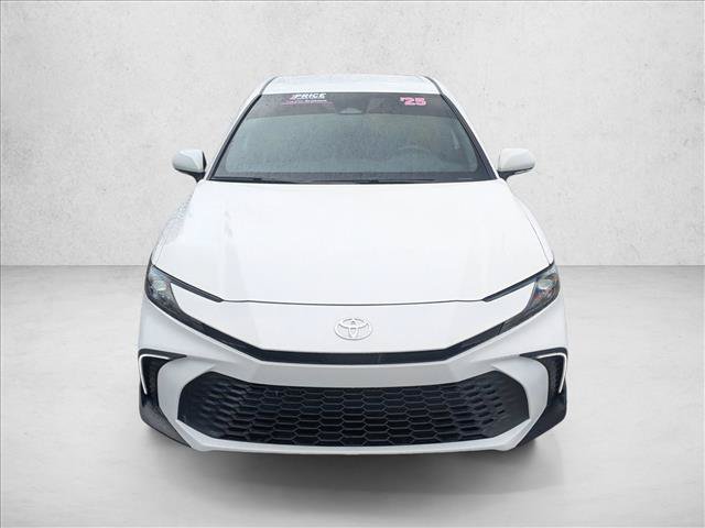 Used 2025 Toyota Camry SE w/ Convenience Package FWD image 2
