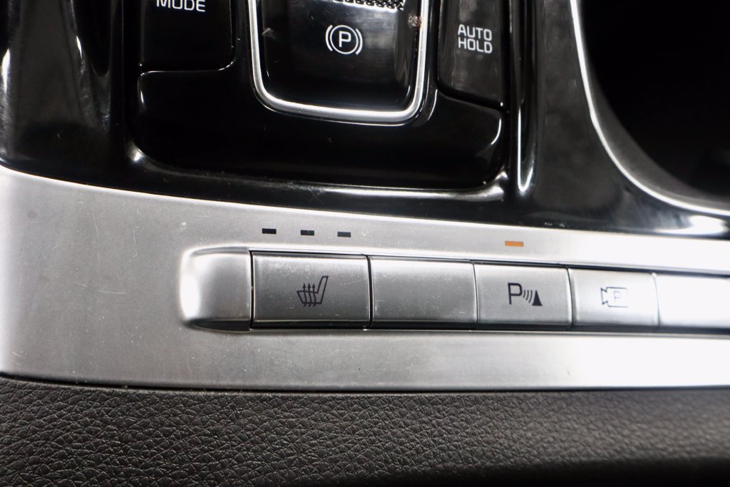 Used 2024 Kia Carnival EX FWD image 5