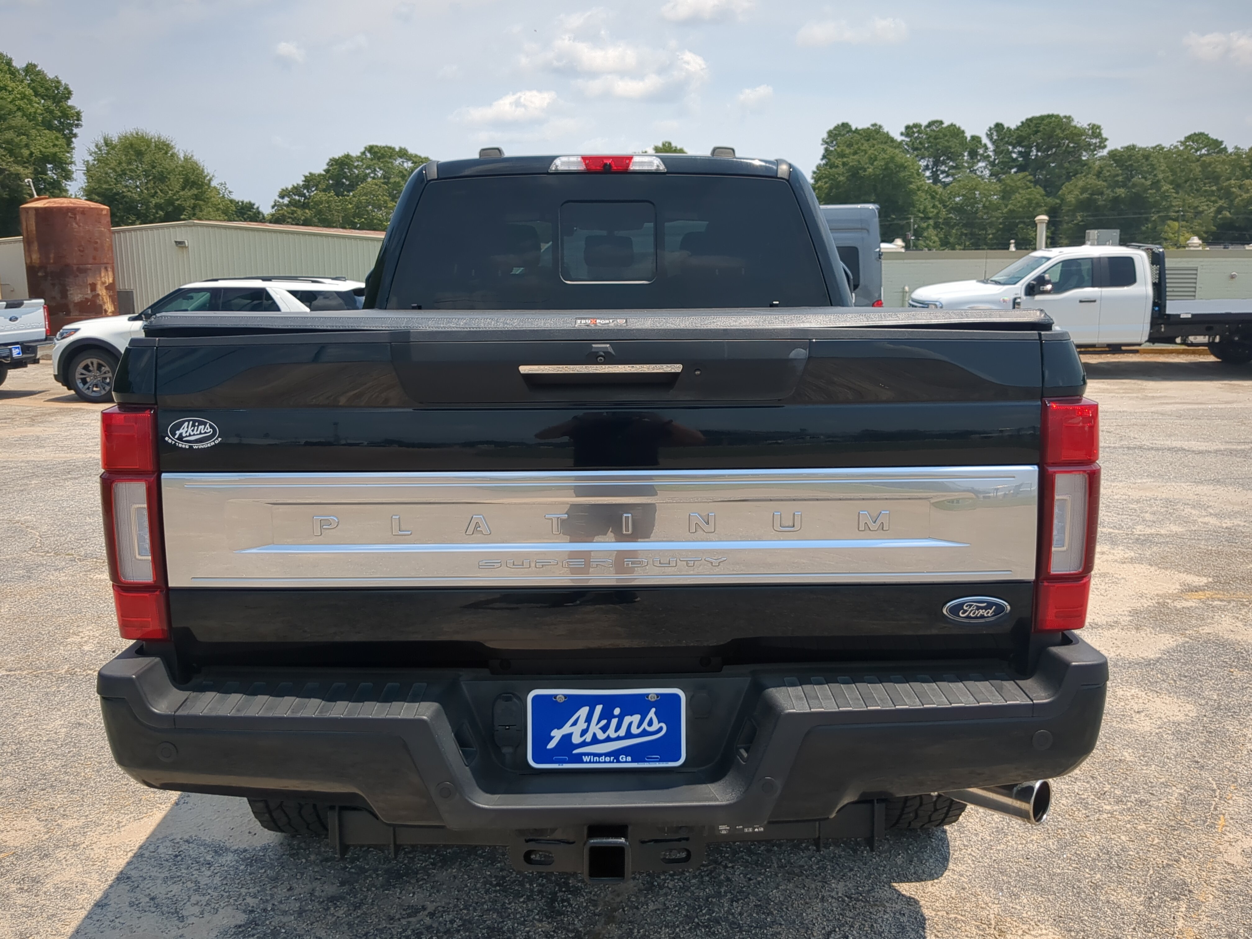 Certified 2022 Ford F250 Platinum w/ FX4 Off-Road Package AWD/4WD image 4