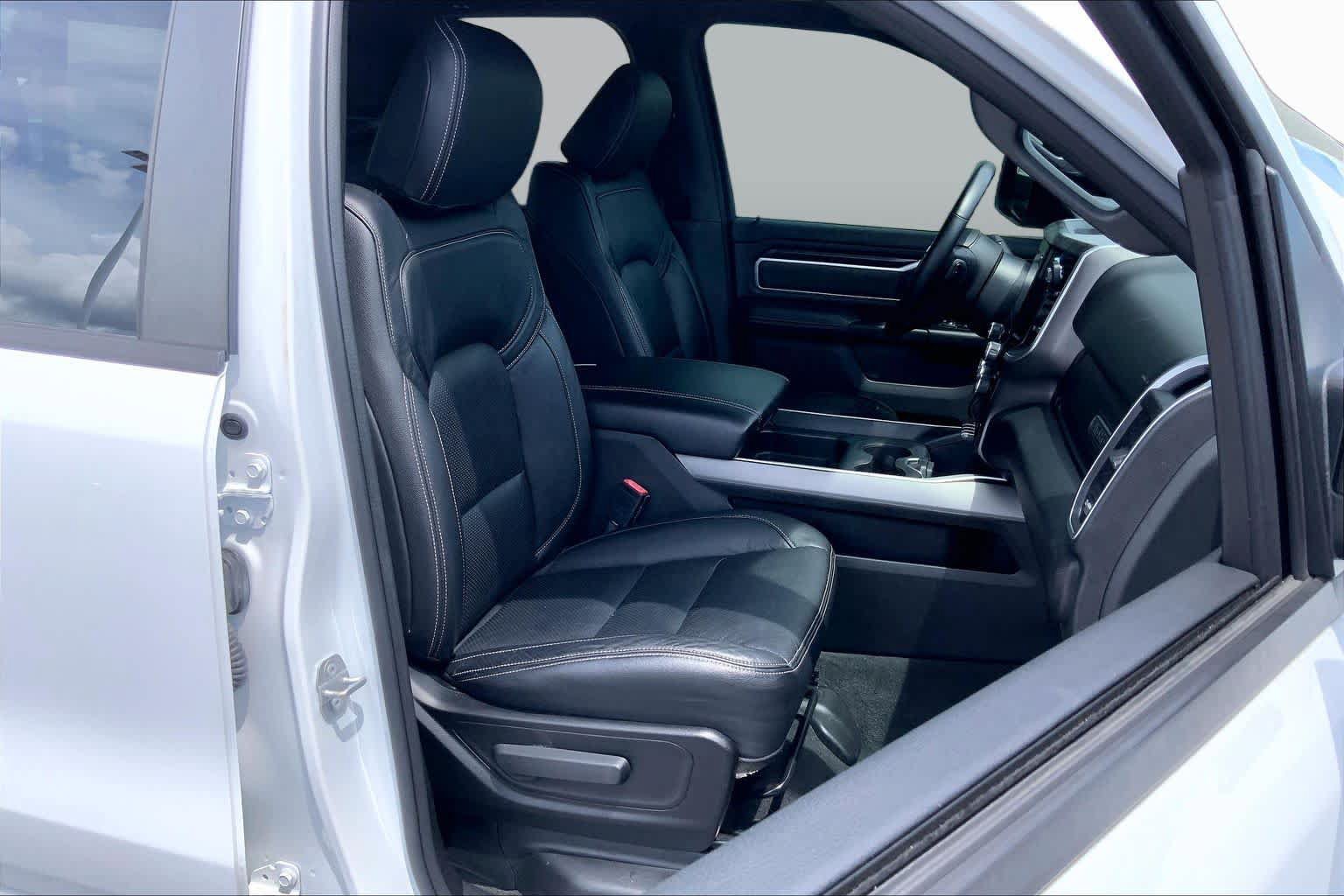 Used 2022 RAM 1500 Big Horn w/ Night Edition RWD image 9