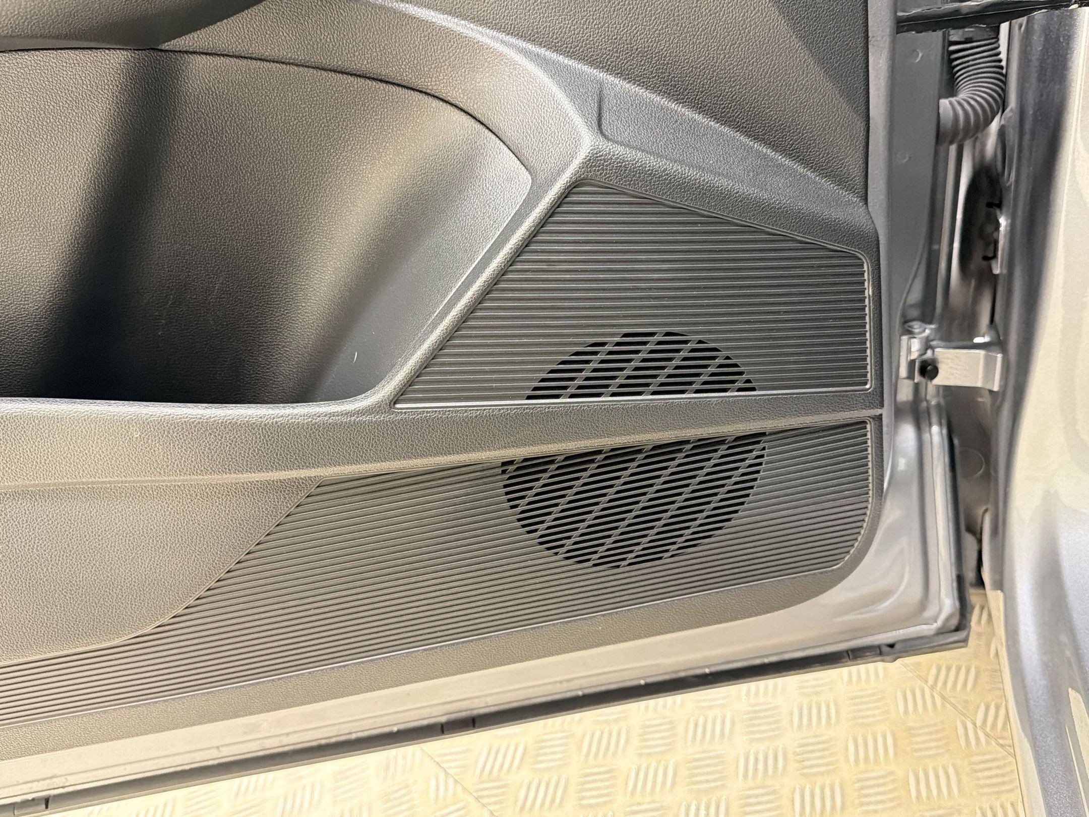 Used 2025 Volkswagen Taos SE FWD image 21