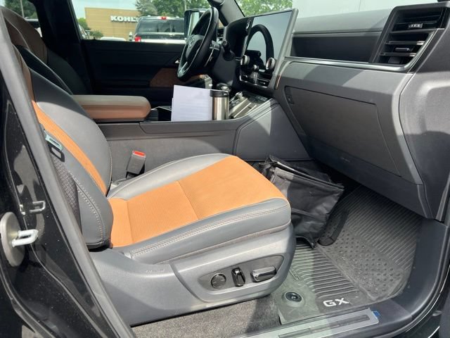 Used 2024 Lexus GX 550 w/ Accessory Package (2T) AWD/4WD image 8
