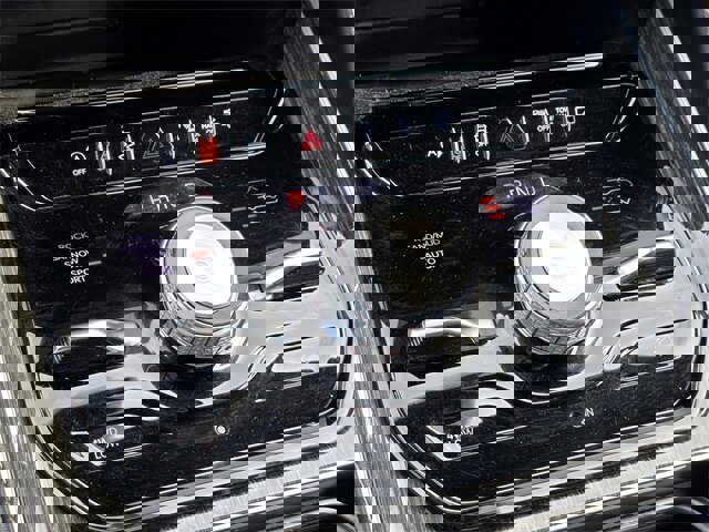 Used 2022 Jeep Wagoneer Series III w/ Rear Seat Video Group 1 image 16