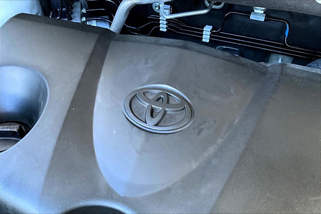 Used 2022 Toyota RAV4 XLE Premium FWD image 33