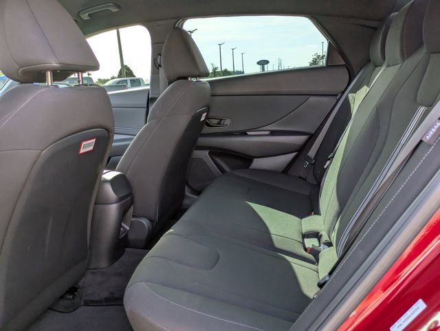 Used 2025 Hyundai Elantra Sport image 13
