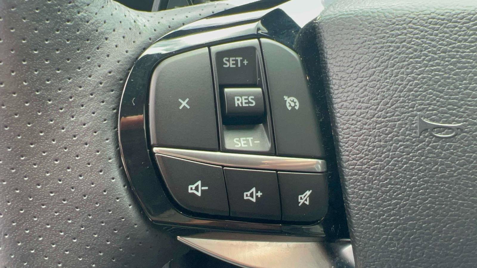 Certified 2022 Ford Explorer ST w/ ST Street Pack image 16