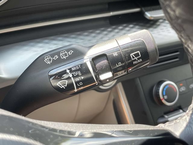 Used 2023 Kia Carnival LX FWD image 27