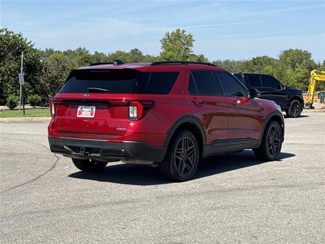 Certified 2025 Ford Explorer ST-Line w/ Premium Package AWD/4WD image 6