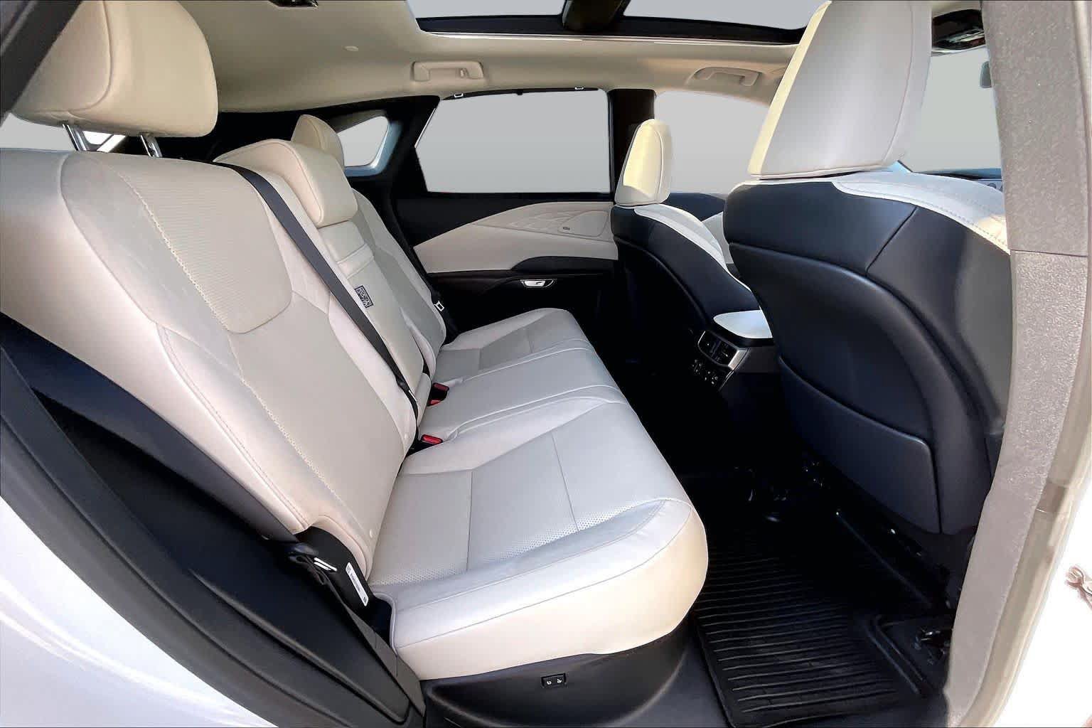 Used 2023 Lexus RX 350 FWD w/ Cold Area Package image 18