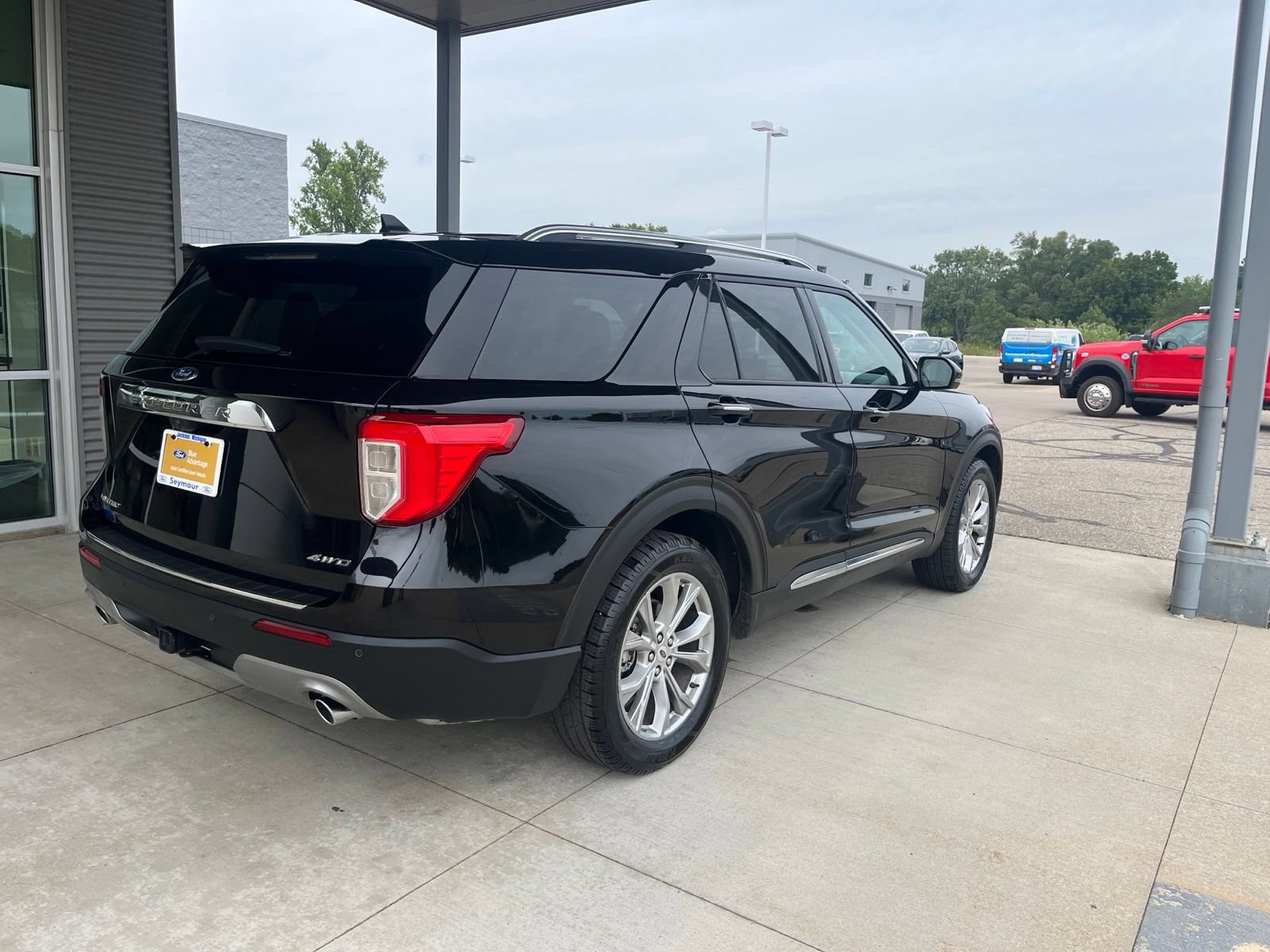 Certified 2024 Ford Explorer Limited w/ Limited Technology Package AWD/4WD image 8