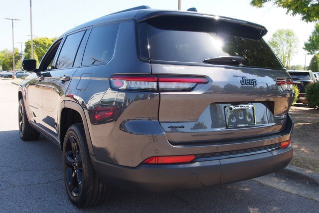 Used 2024 Jeep Grand Cherokee L Limited w/ Black Appearance Package AWD/4WD image 5