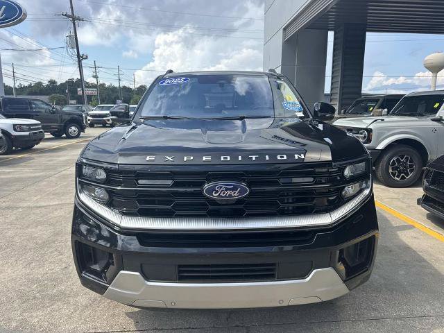 Certified 2025 Ford Expedition Platinum w/ Driver's Package AWD/4WD image 2