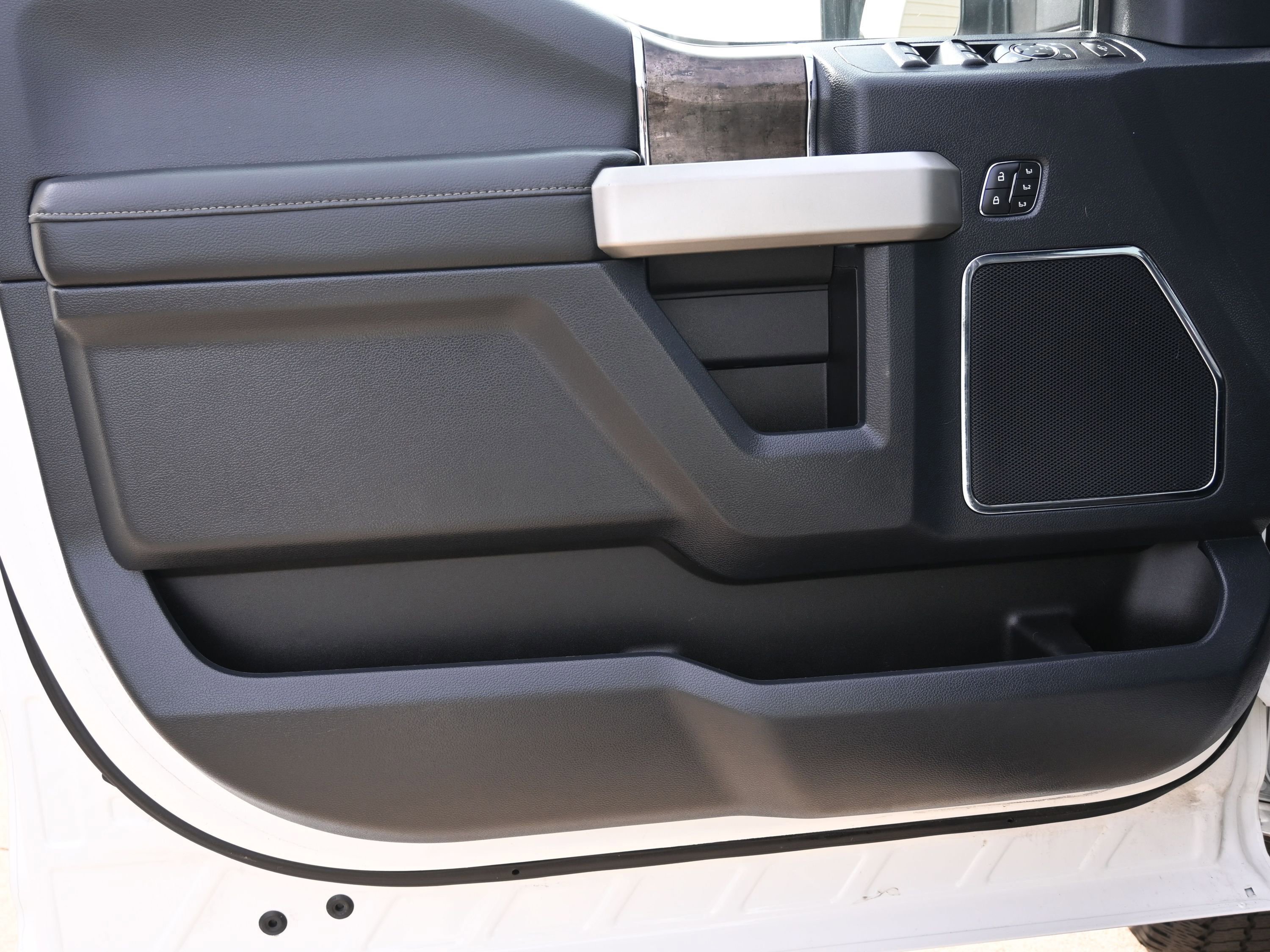 Certified 2022 Ford F350 Lariat w/ Lariat Ultimate Package image 25