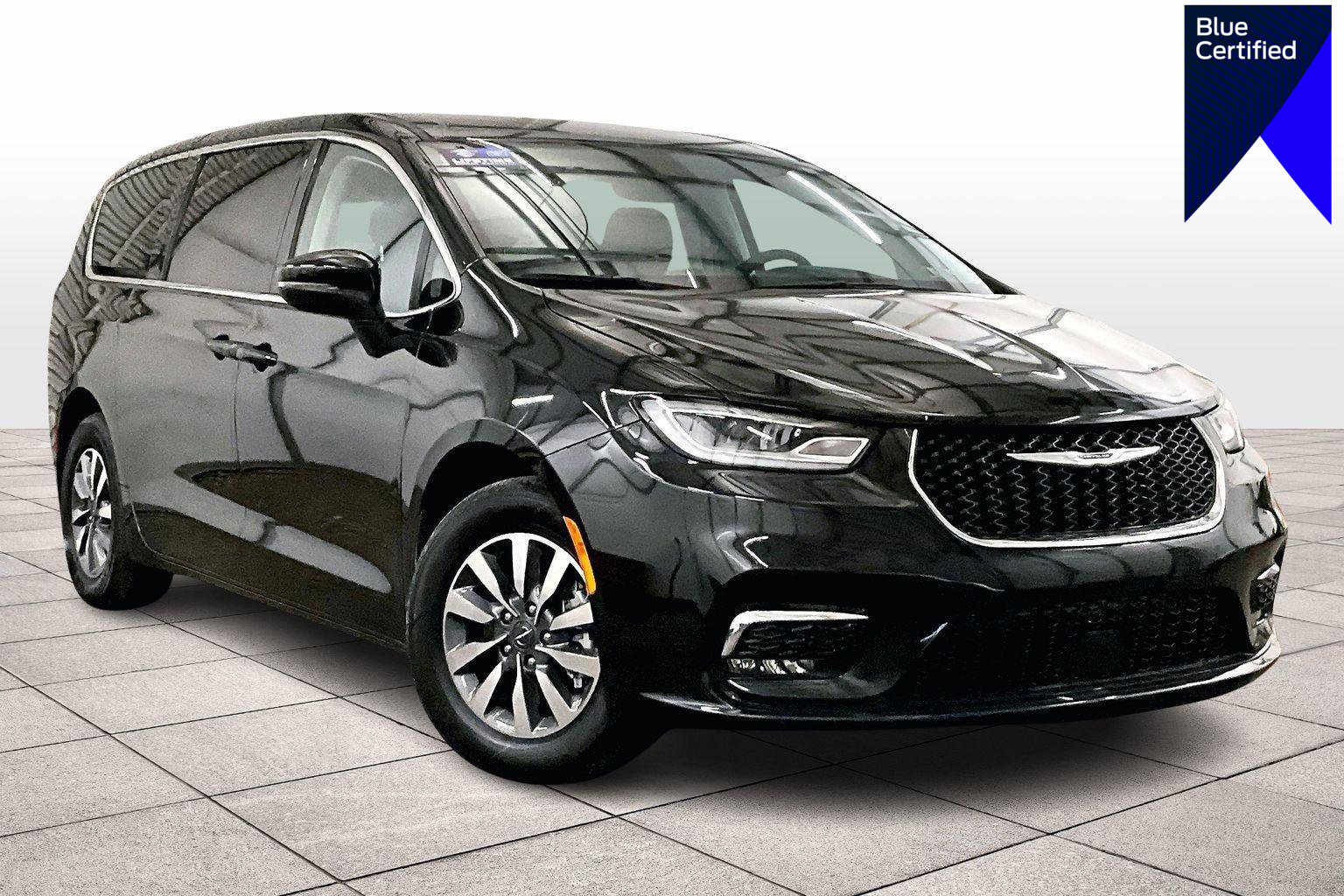 Used 2023 Chrysler Pacifica Touring-L image 1