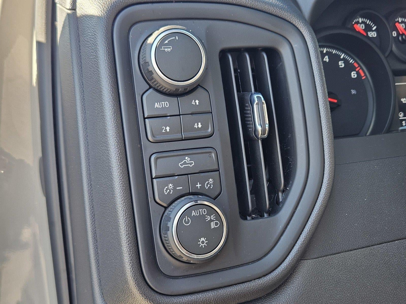Used 2026 Chevrolet Silverado 1500 Custom Trail Boss AWD/4WD image 3