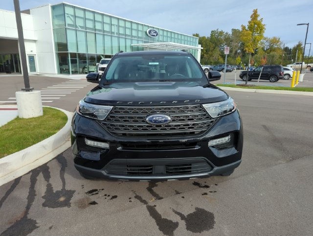 Certified 2023 Ford Explorer XLT w/ Equipment Group 202A AWD/4WD image 8