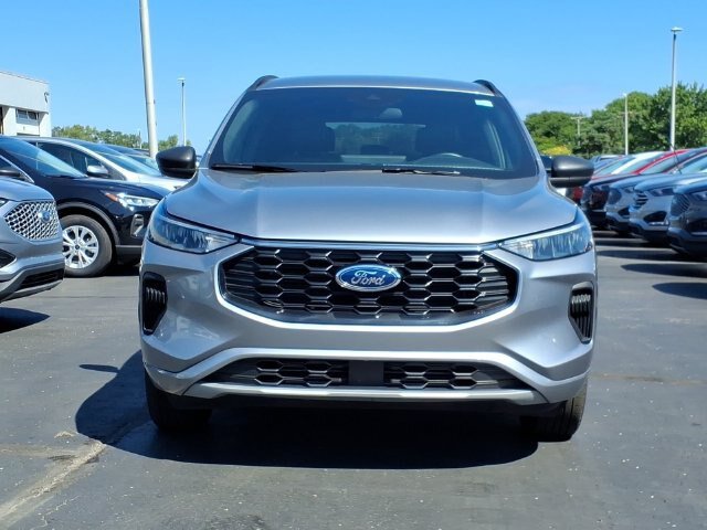 Certified 2024 Ford Escape ST-Line AWD/4WD image 2