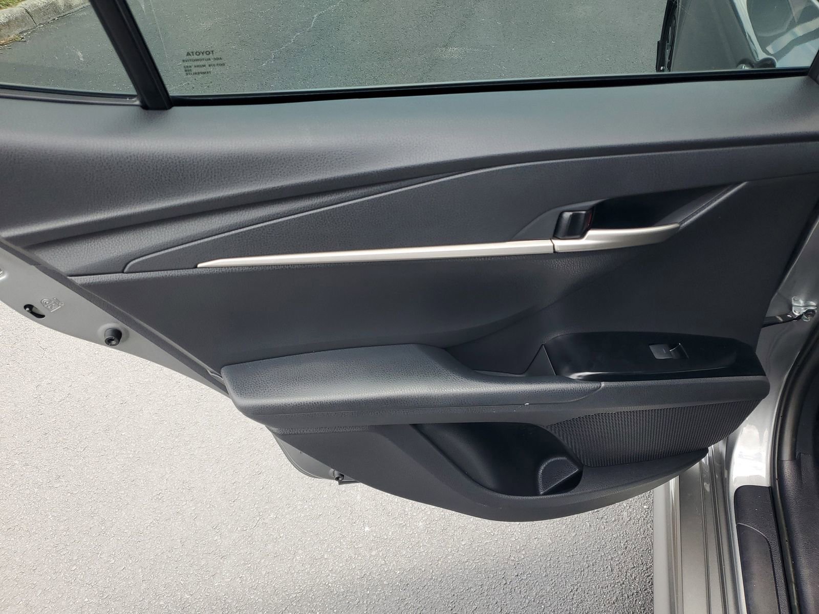 Used 2025 Toyota Camry SE FWD image 9