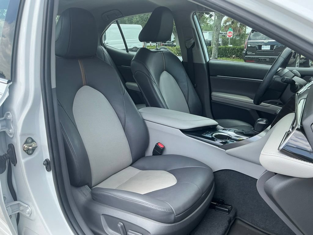 Used 2020 Toyota Camry XLE FWD image 21