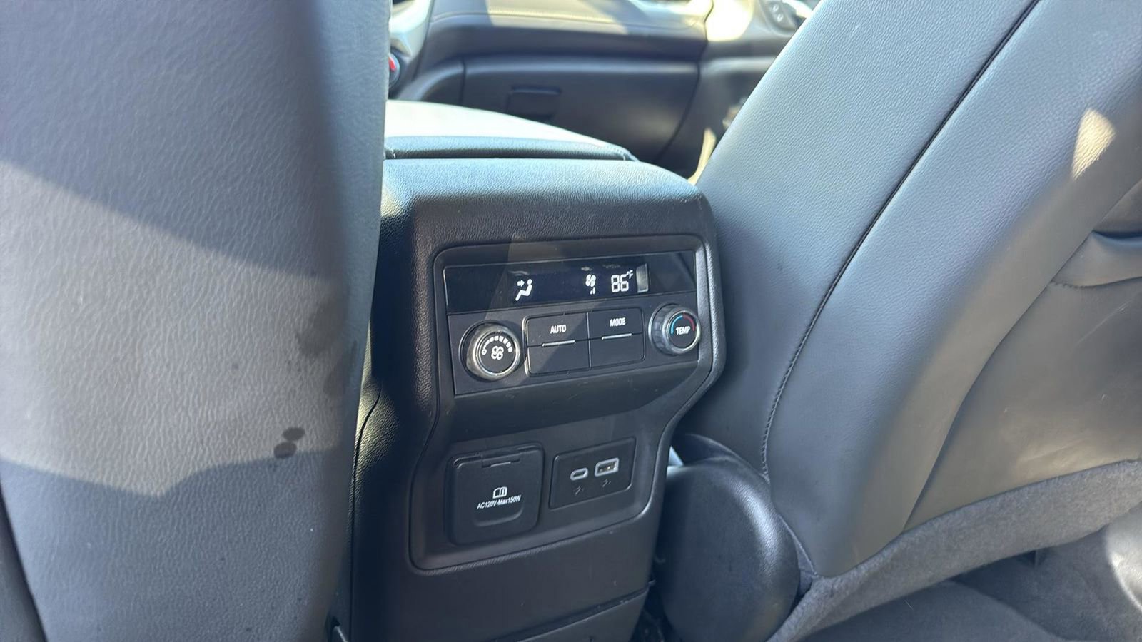 Used 2023 GMC Acadia SLT image 28