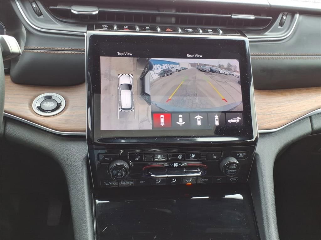 Used 2022 Jeep Grand Cherokee L Summit w/ Luxury Tech Group V image 22