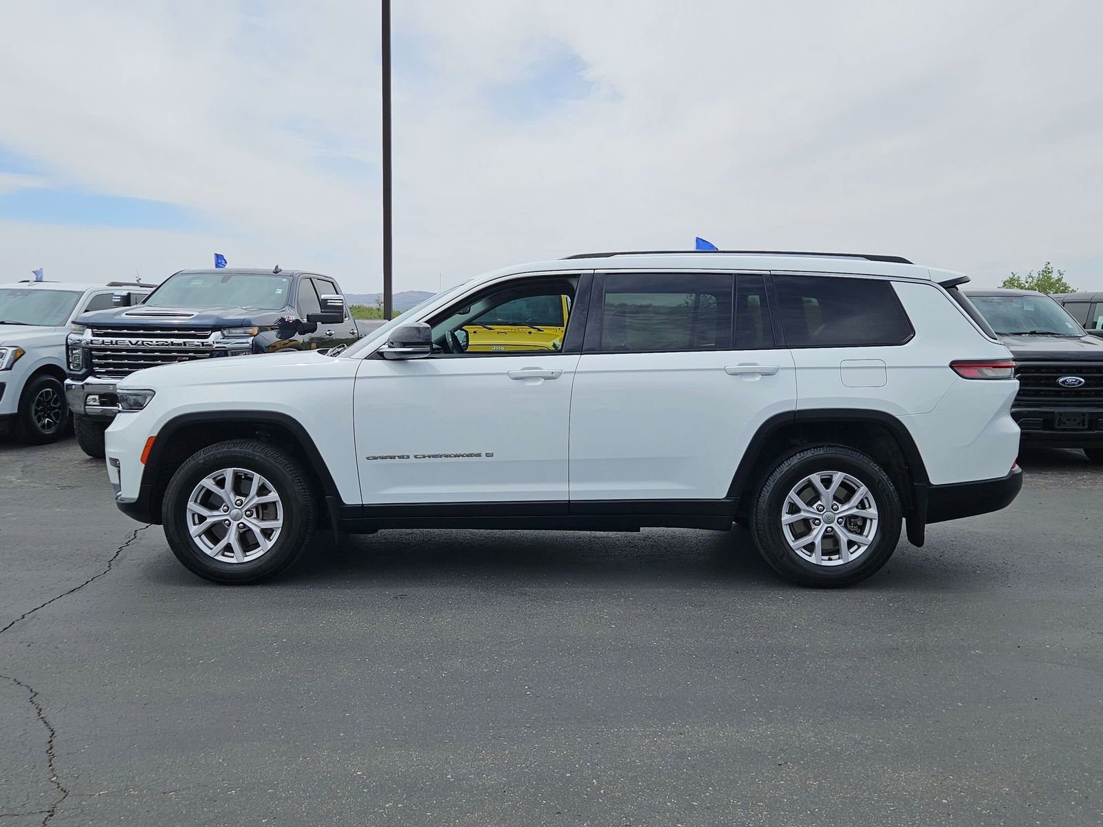 Used 2021 Jeep Grand Cherokee L Limited AWD/4WD image 9