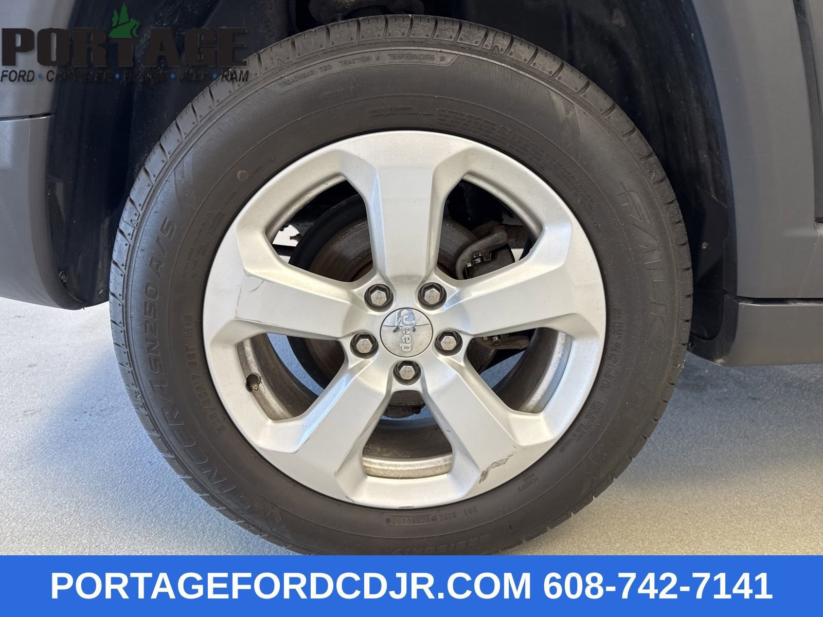 Used 2017 Jeep Compass Latitude image 40