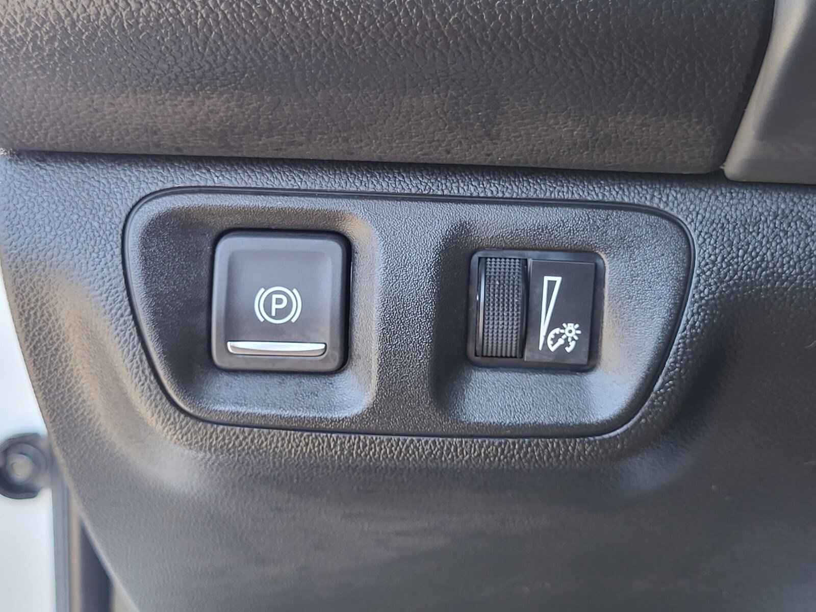 Used 2023 GMC Acadia SLE w/ LPO, Floor Liner Package image 23