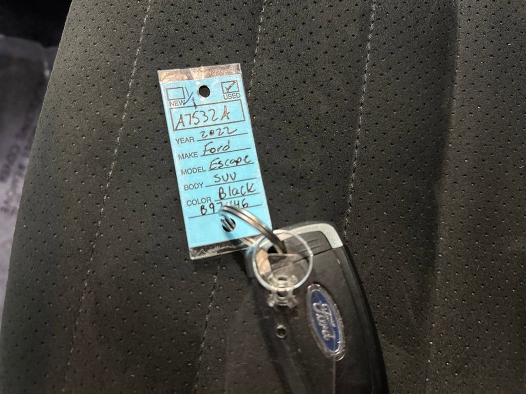 Certified 2022 Ford Escape SEL w/ SEL Stealth AWD Package image 28