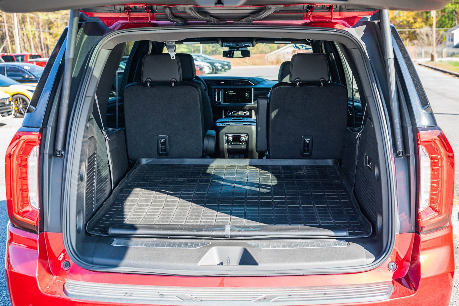 Used 2023 GMC Yukon Denali image 16