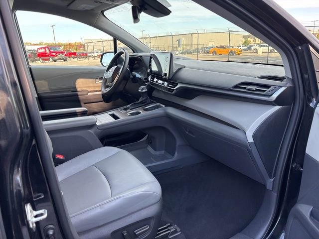 Used 2023 Toyota Sienna XLE image 9