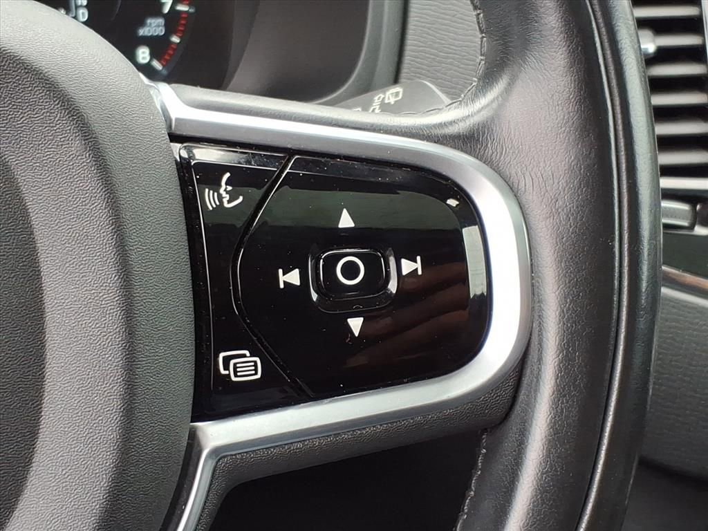 Used 2017 Volvo XC90 T6 Momentum w/ Vision Package image 22