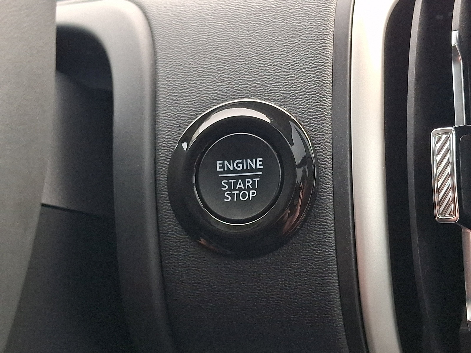 Certified 2025 Ford Expedition Active AWD/4WD image 28