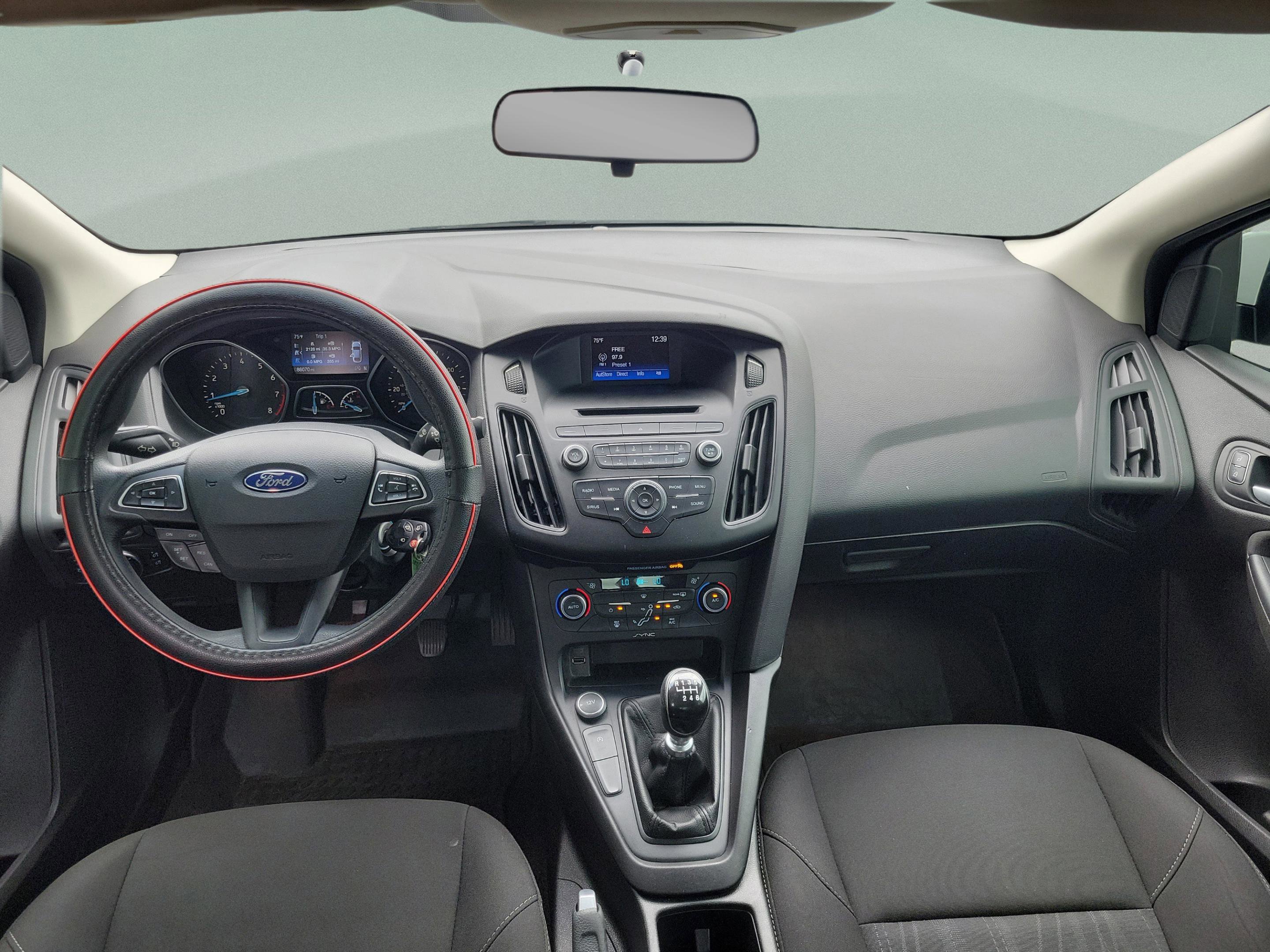Certified 2017 Ford Focus SE FWD image 6