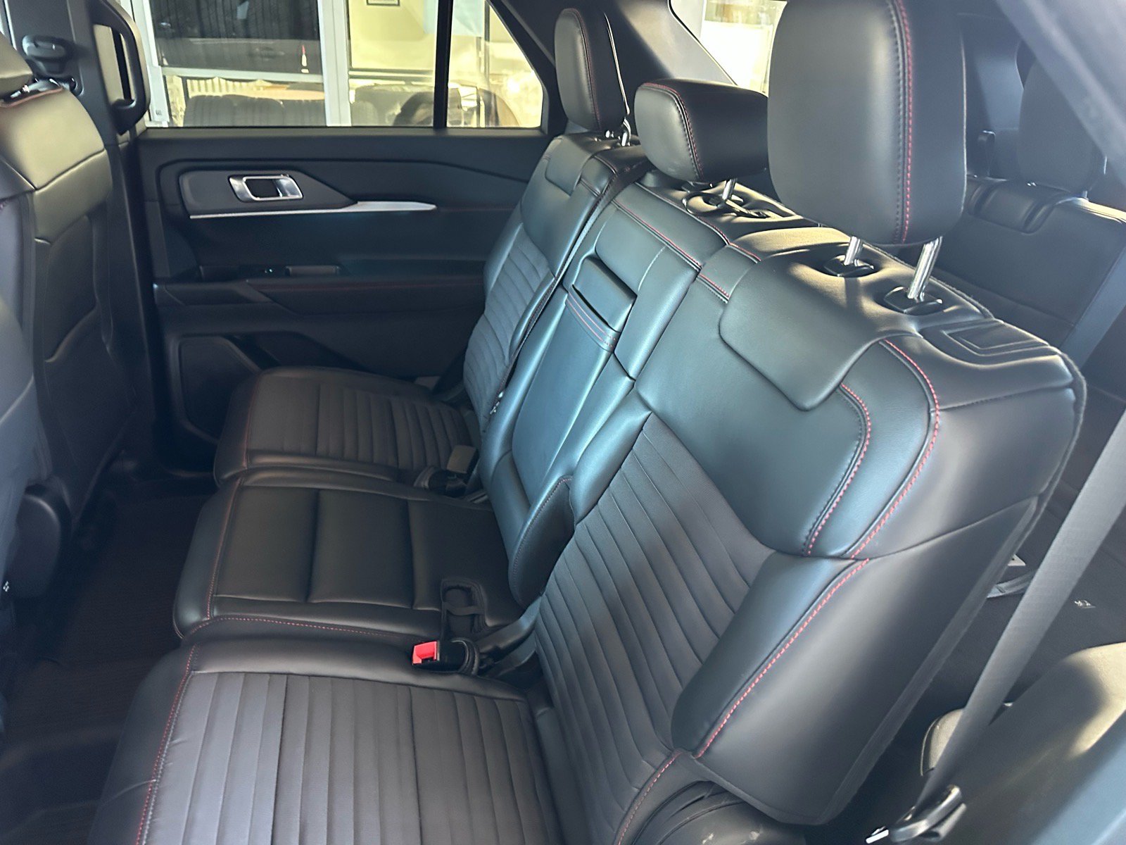 Certified 2025 Ford Explorer ST-Line w/ Premium Package AWD/4WD image 24