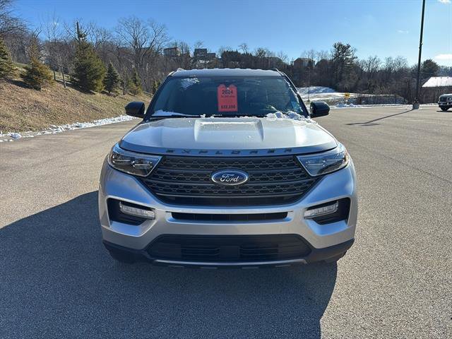 Certified 2024 Ford Explorer XLT w/ Equipment Group 202A image 8