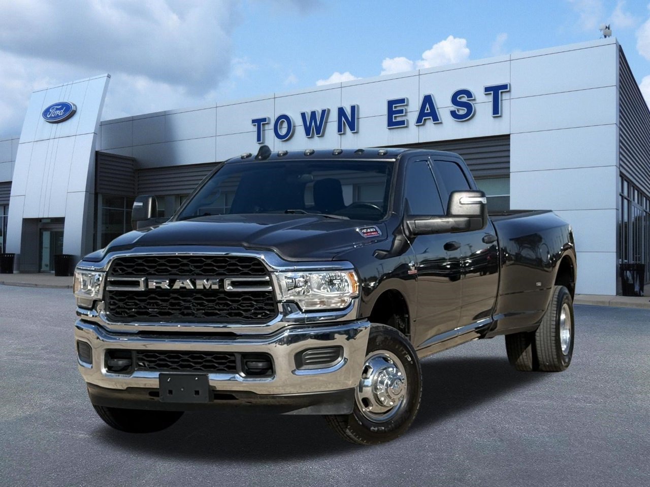 Used 2024 RAM 3500 Tradesman w/ Chrome Appearance Group AWD/4WD image 1