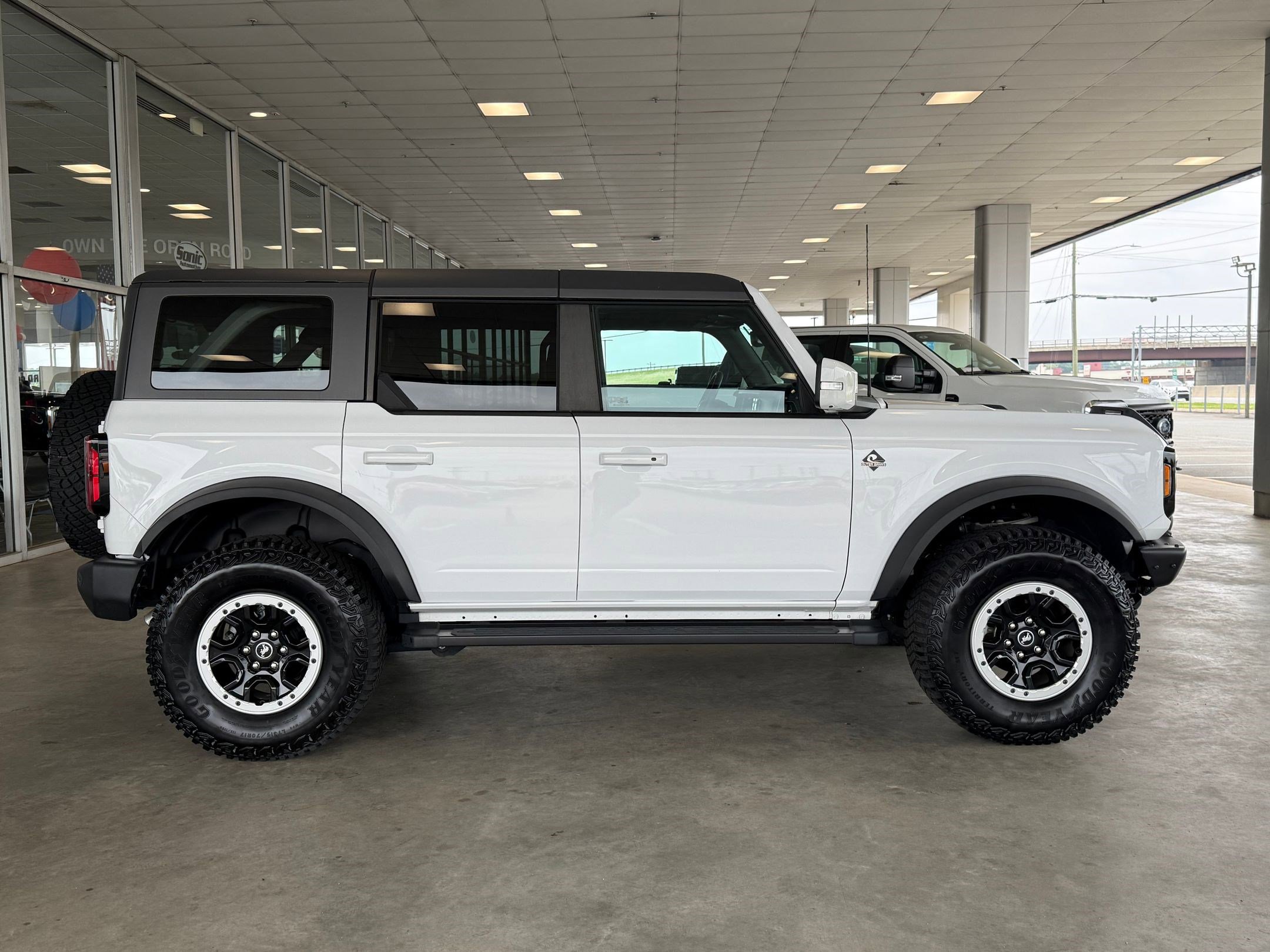 Certified 2023 Ford Bronco Outer Banks w/ Sasquatch Package AWD/4WD image 8