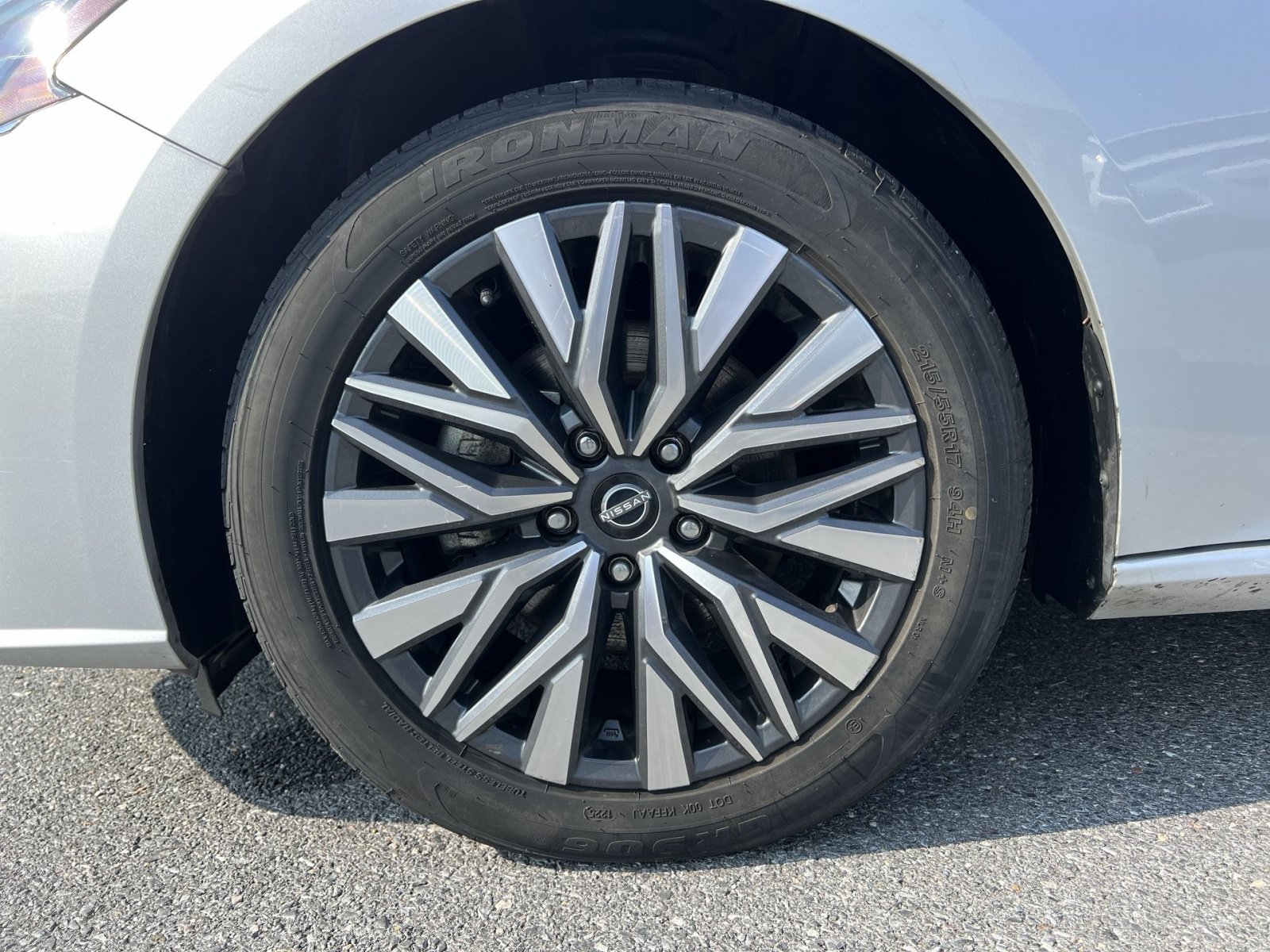 Used 2024 Nissan Altima 2.5 SV FWD image 12