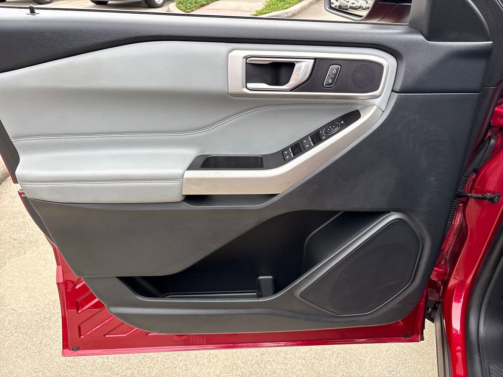 Certified 2022 Ford Explorer XLT w/ Equipment Group 202A image 16