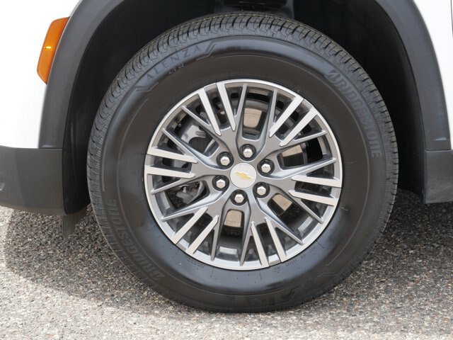 Used 2026 Chevrolet Traverse LT AWD/4WD image 11