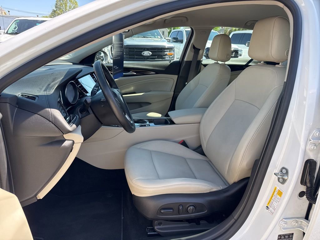 Used 2018 Buick Regal Essence w/ Sights and Sounds Package FWD image 15