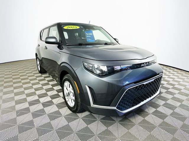 Used 2025 Kia Soul LX w/ LX Technology Package FWD image 4