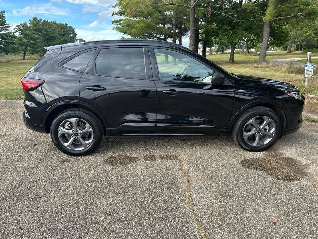 Certified 2023 Ford Escape ST-Line w/ Tech Pack #1 AWD/4WD image 9