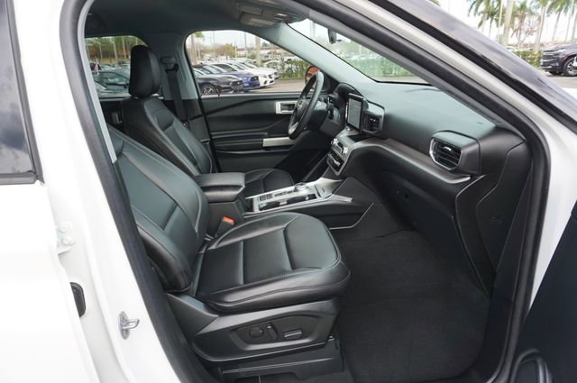 Certified 2023 Ford Explorer XLT w/ Equipment Group 202A image 3