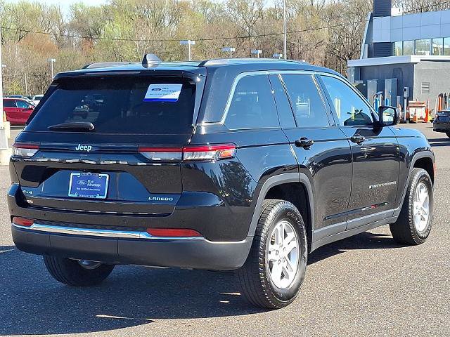 Used 2023 Jeep Grand Cherokee Laredo w/ Luxury Tech Group I AWD/4WD image 4