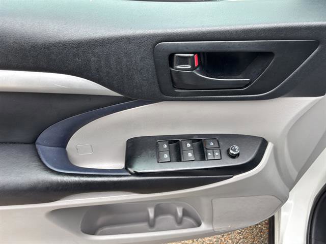 Used 2017 Toyota Highlander Plus w/ Protection Package #3 AWD/4WD image 14