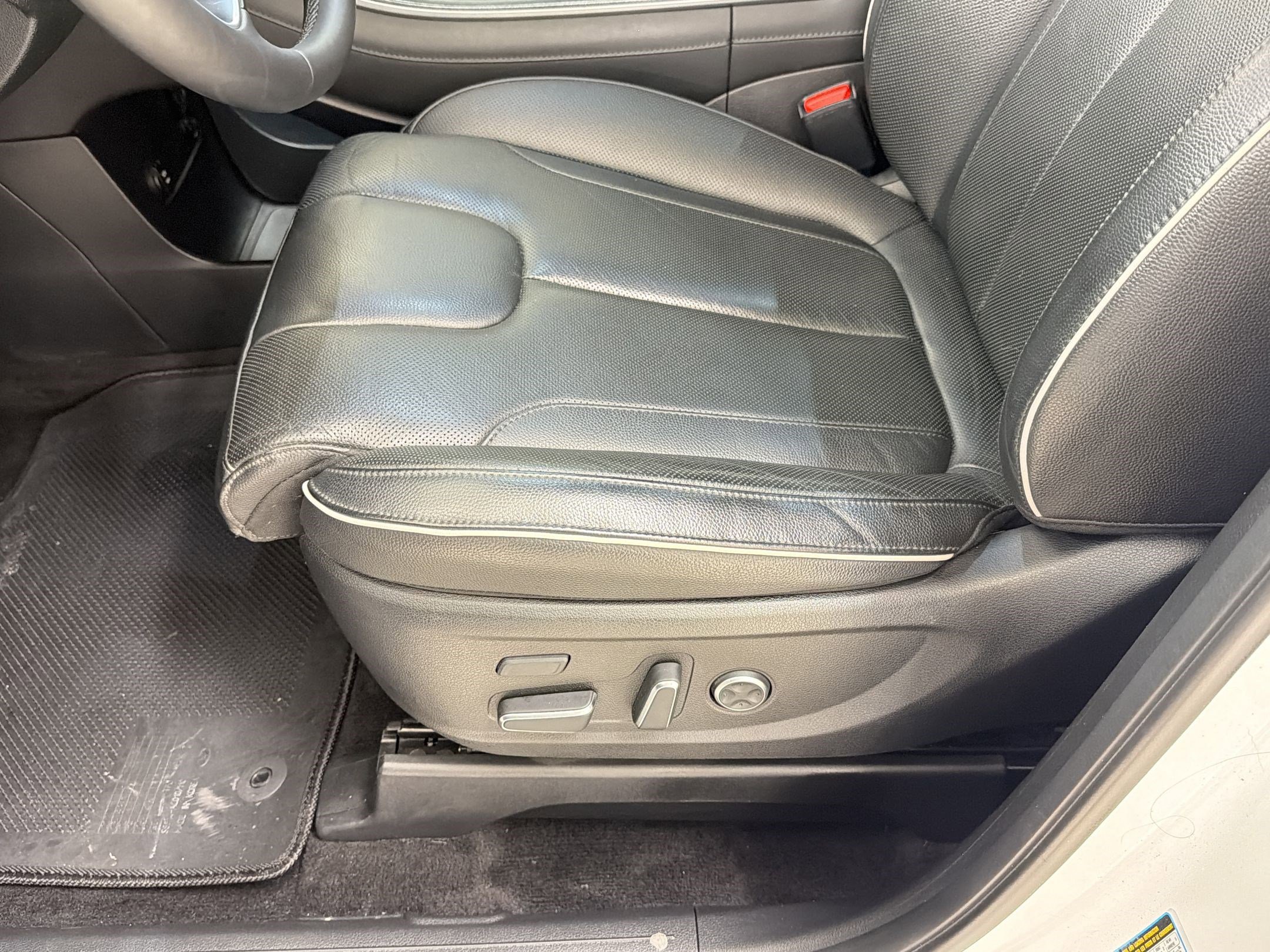 Used 2024 Hyundai Palisade Limited FWD image 14