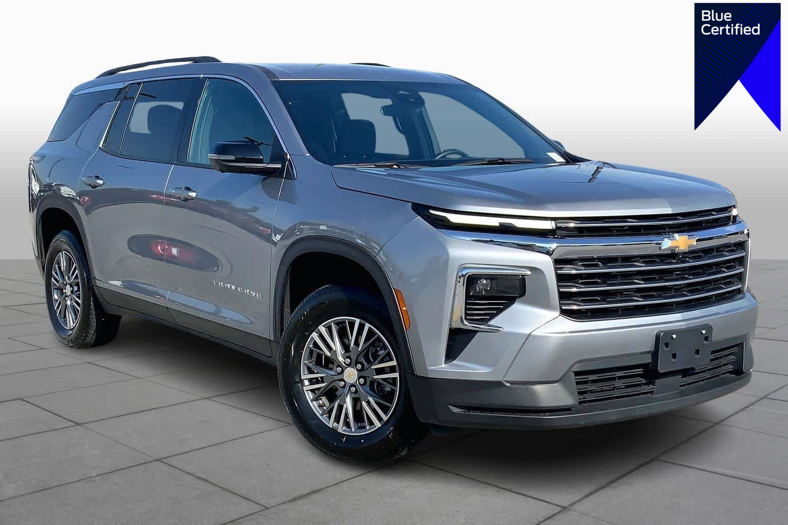 Used 2024 Chevrolet Traverse LT image 1